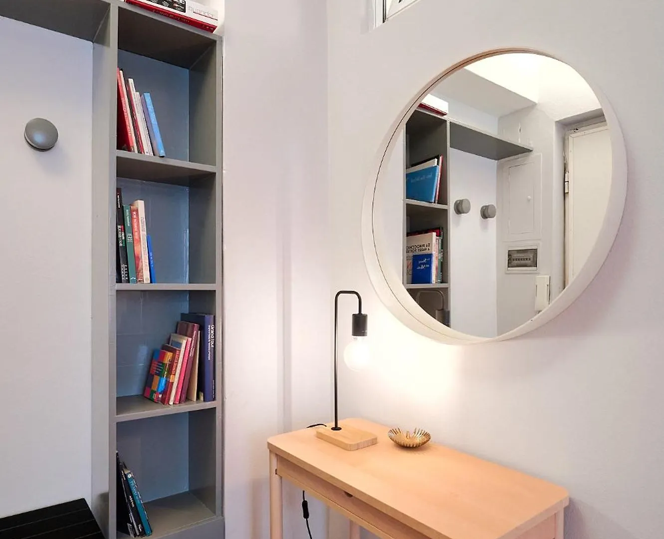 Xenia Apartments - Intimate Apartment 10 Min From Duomo Milan