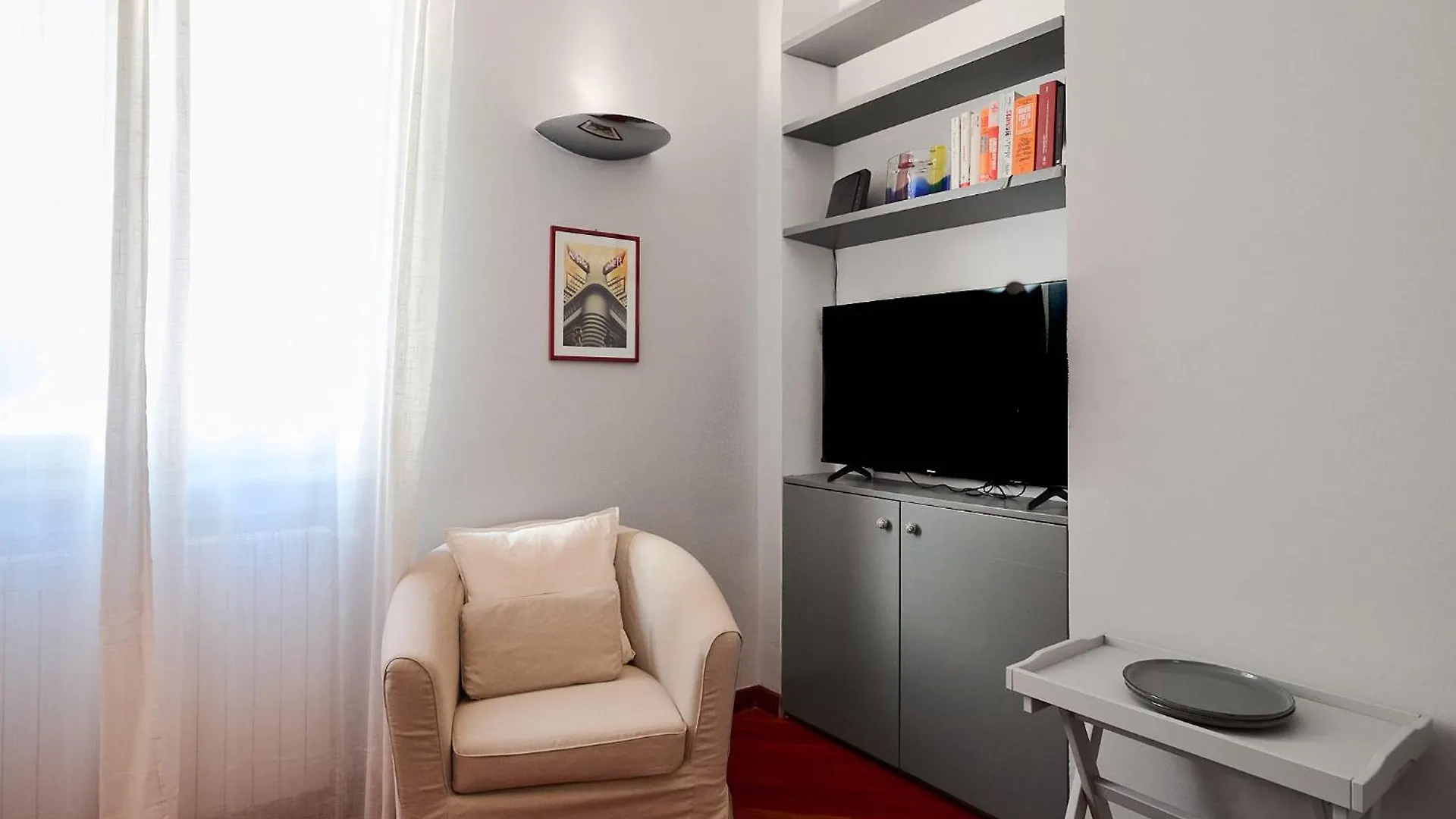 Xenia Apartments - Intimate Apartment 10 Min From Duomo Milan Italy