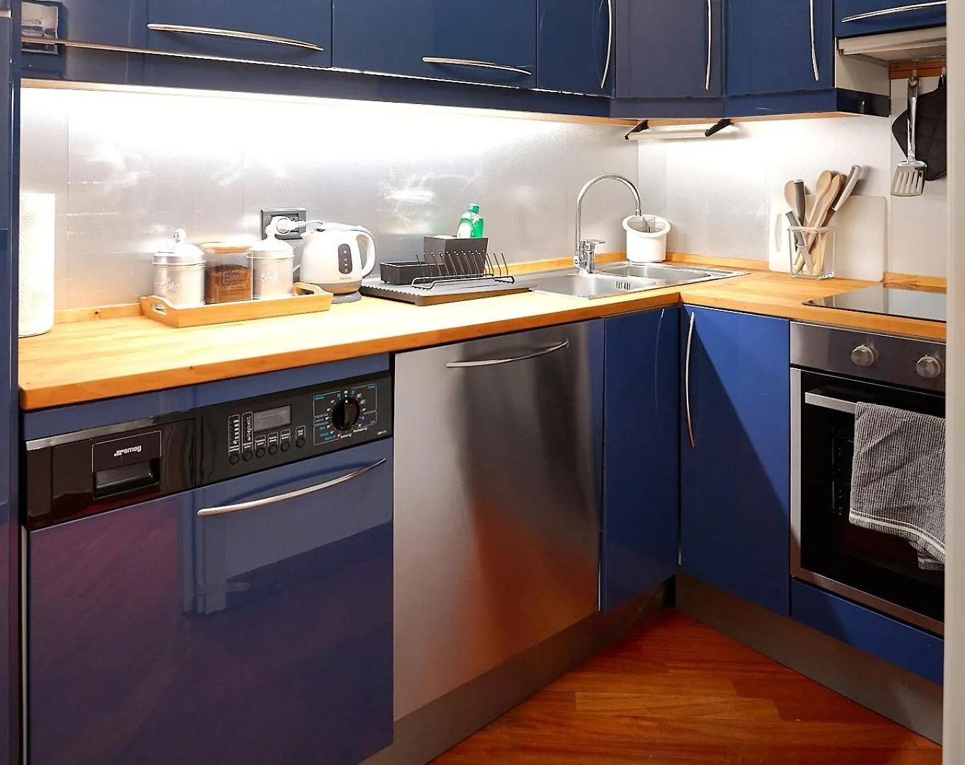 Xenia Apartments - Intimate Apartment 10 Min From Duomo Milan